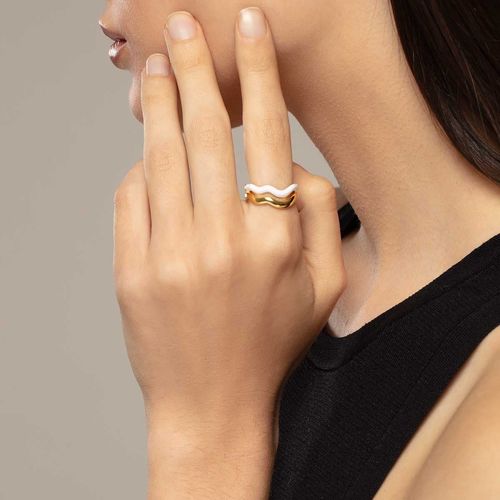 Anillo Carmín Doble Onda de Plata 925 con Baño Dorado combinado con Esmaltado Blanco