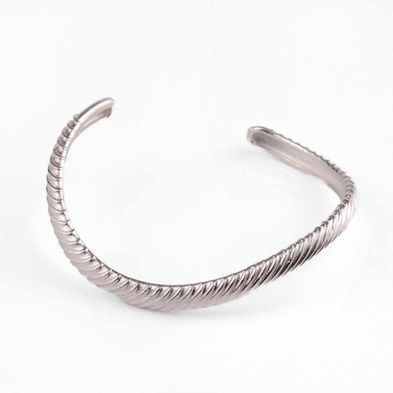 Pulsera Rígida Carmín Abierta de Plata Ondulada